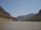 På en båd nede i den vestlige Grand Canyon